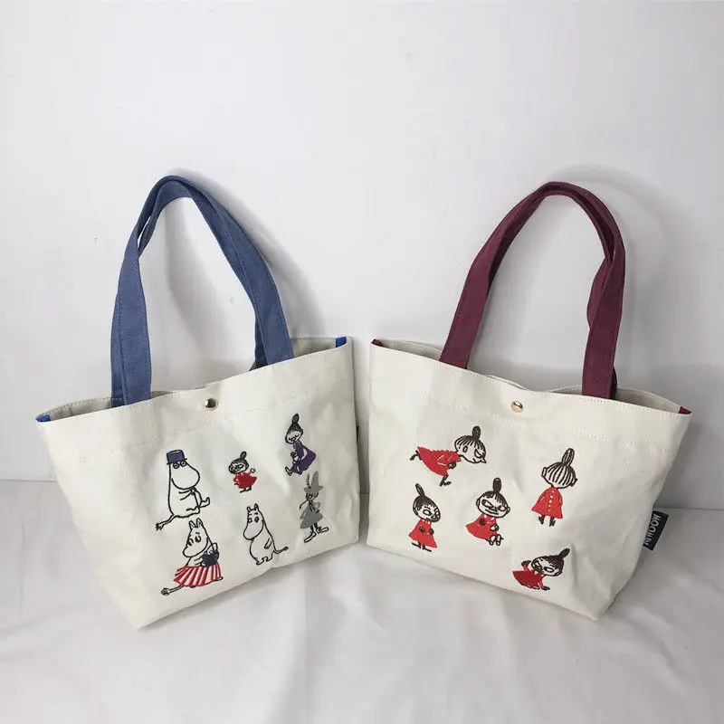 Сумка-тоут Moomins с вышивкой, милая мультяшная сумка в стиле аниме, школьный Портативный Ланч-бокс для девочек, подарок, игрушки
Сумка-тоут Moomins с вышивкой, милая мультяшная сумка в стиле аниме, школьный Портативный Ланч-бокс для девочек, подарок, игрушки