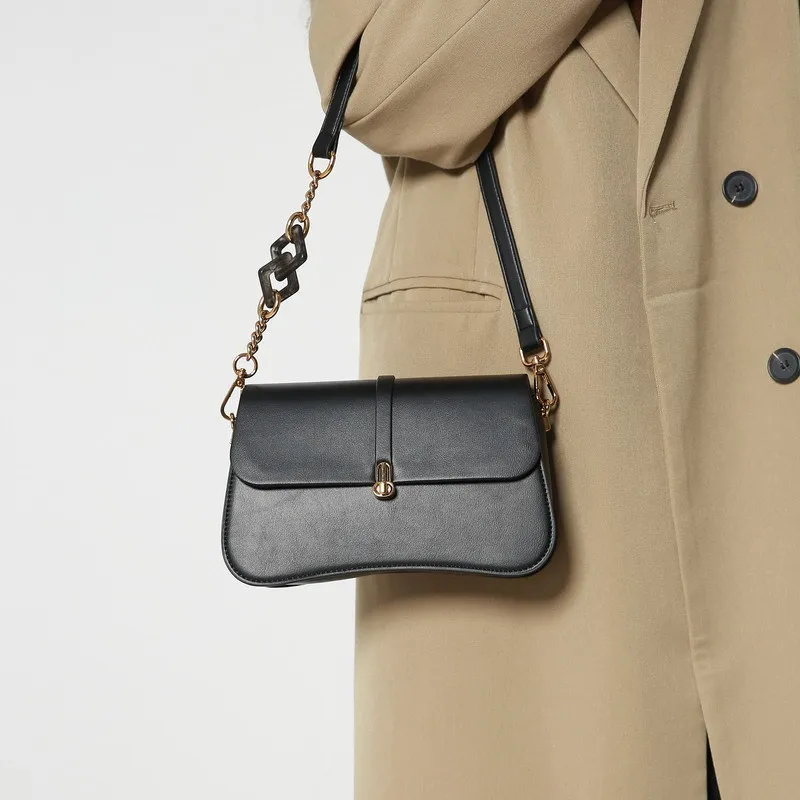 Withered 2023 French Niche Design Leather Shoulder Messenger Bag Elegant Lady Fashion Simple Retro Small Square Bag Women
Withered 2023 French Niche Design Leather Shoulder Messenger Bag Elegant Lady Fashion Simple Retro Small Square Bag Women