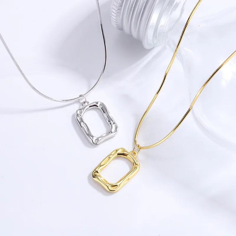 S925 Sterling Silver Necklace for Female Minority Light Luxury Korean Version Big East Gate Collar Chain Simple Square Pendant
S925 Sterling Silver Necklace for Female Minority Light Luxury Korean Version Big East Gate Collar Chain Simple Square Pendant