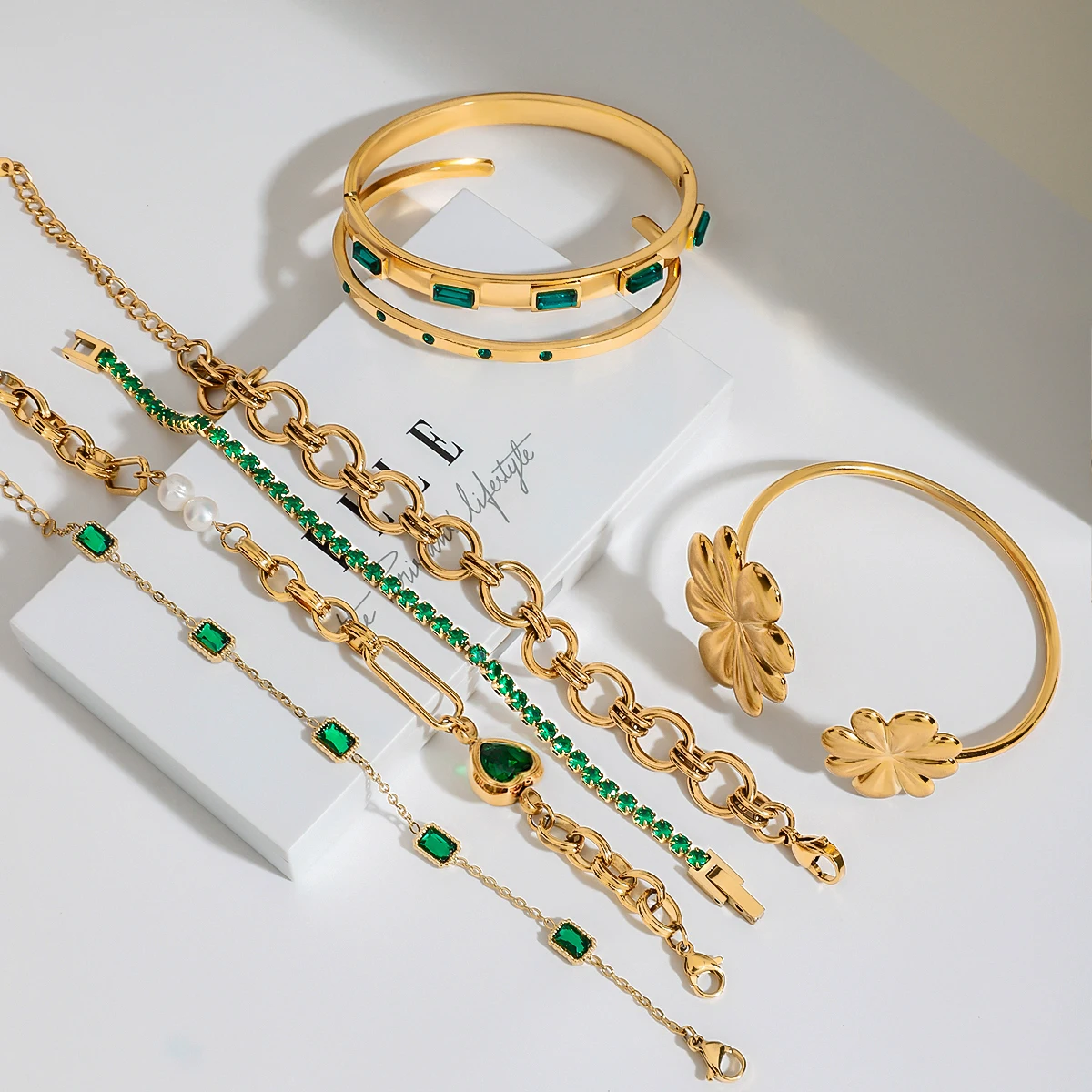 Retro 18K Gold Color Stainless Steel Green Zircon Bracelet Flower Buckle Bracelet Stackable Women's Jewelry Gift for Her Waterproof stainless steel bracelet detail