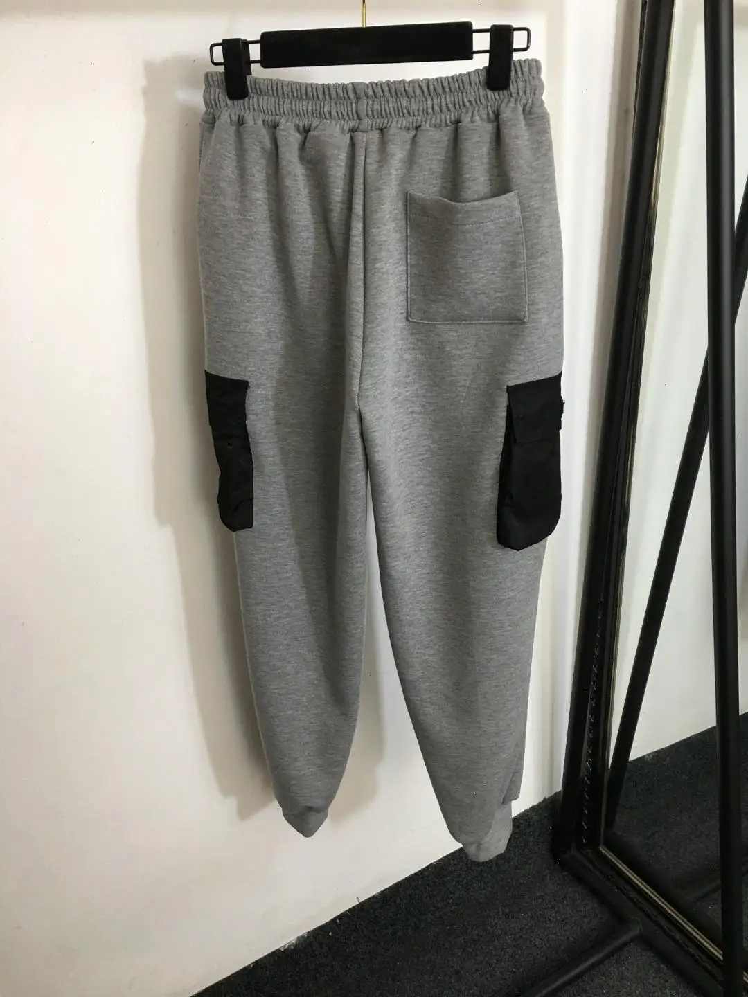 Triangle Label Pocket Color Blocking Long Sleeve Zipper Jacket and Elastic Waist Casual Pants
Triangle Label Pocket Color Blocking Long Sleeve Zipper Jacket and Elastic Waist Casual Pants
