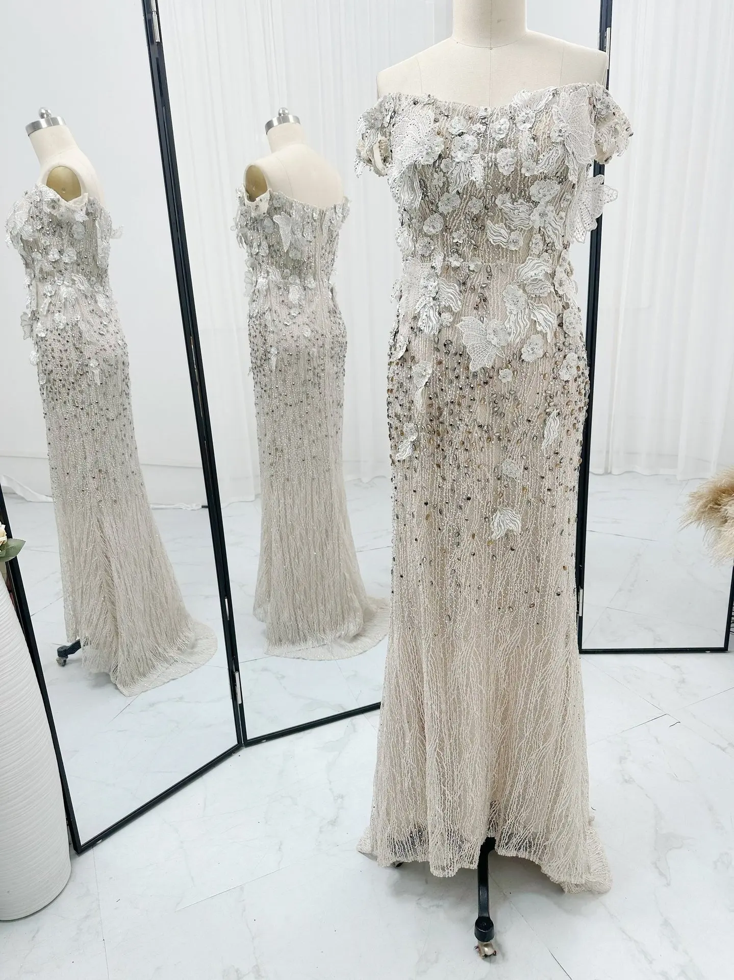 Light Gray Sweet And Fashionable Flower Tube TopShoulder Mesh Slim Dress Skirt M1482
Light Gray Sweet And Fashionable Flower Tube TopShoulder Mesh Slim Dress Skirt M1482