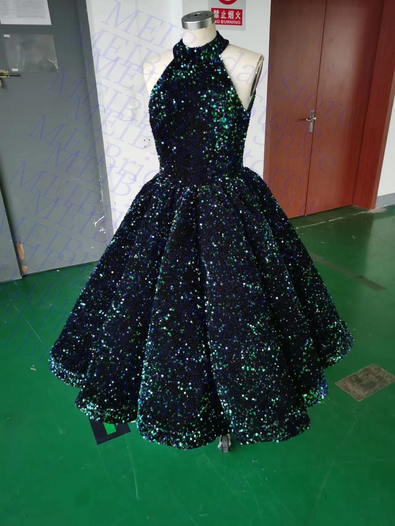 Real Photo Prom Dress 2023 Sparkly Green Quinceanera Dresses Halter Neck Ball Gown Puffy Skirt SequinShort Vestido 15 anos curto
Real Photo Prom Dress 2023 Sparkly Green Quinceanera Dresses Halter Neck Ball Gown Puffy Skirt SequinShort Vestido 15 anos curto