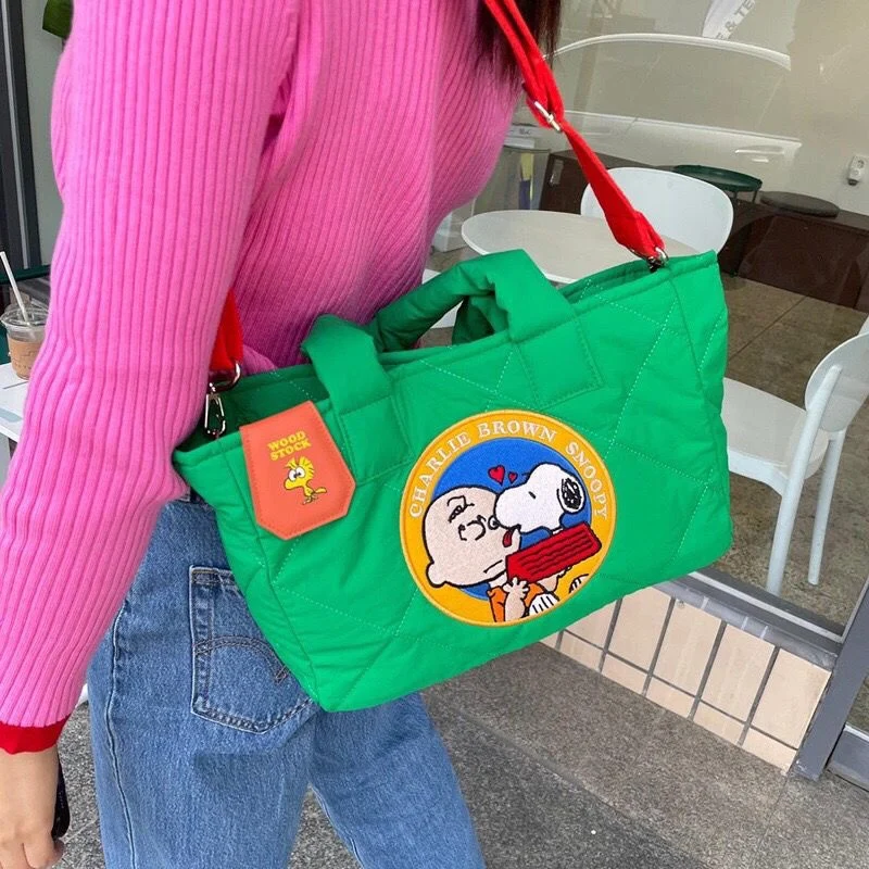 Anime Snoopies Cute Down Filled Shoulder Bag Girls Commute Large Capacity Tote Bags Embroidery Crossbody Bag Birthday Gifts
Anime Snoopies Cute Down Filled Shoulder Bag Girls Commute Large Capacity Tote Bags Embroidery Crossbody Bag Birthday Gifts