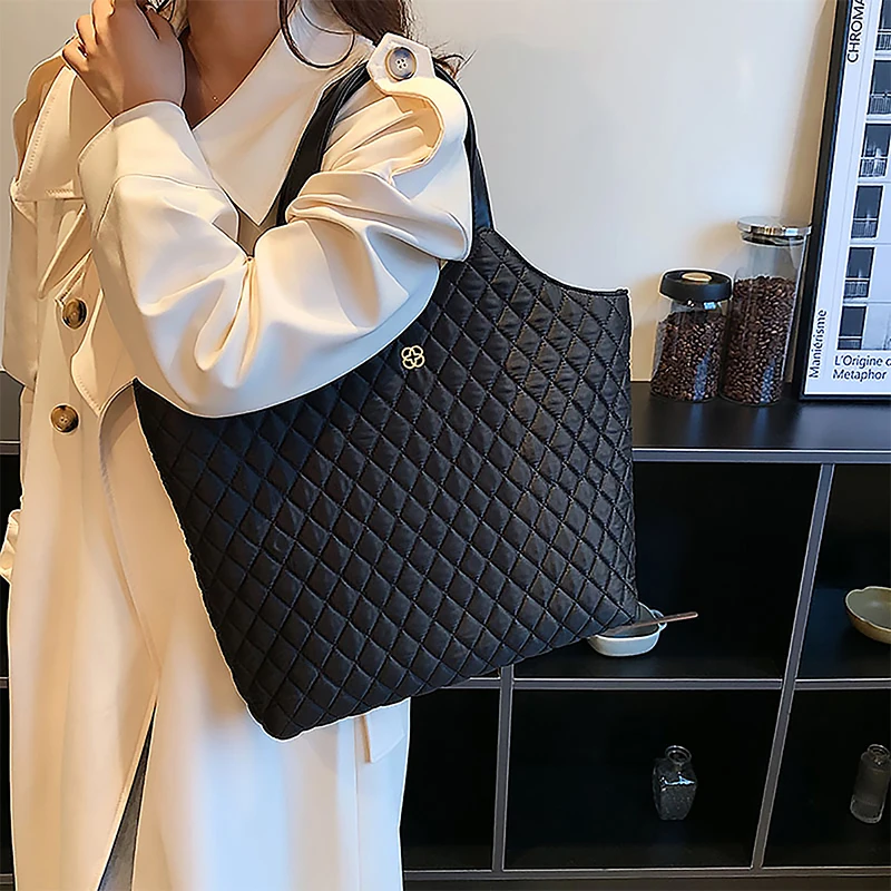 FOXER Women Black Plaid Large Capacity Handbag New Fashion Dating Tote Bag Female All Match Easy Commuter Office Top Handle Bags
FOXER Women Black Plaid Large Capacity Handbag New Fashion Dating Tote Bag Female All Match Easy Commuter Office Top Handle Bags