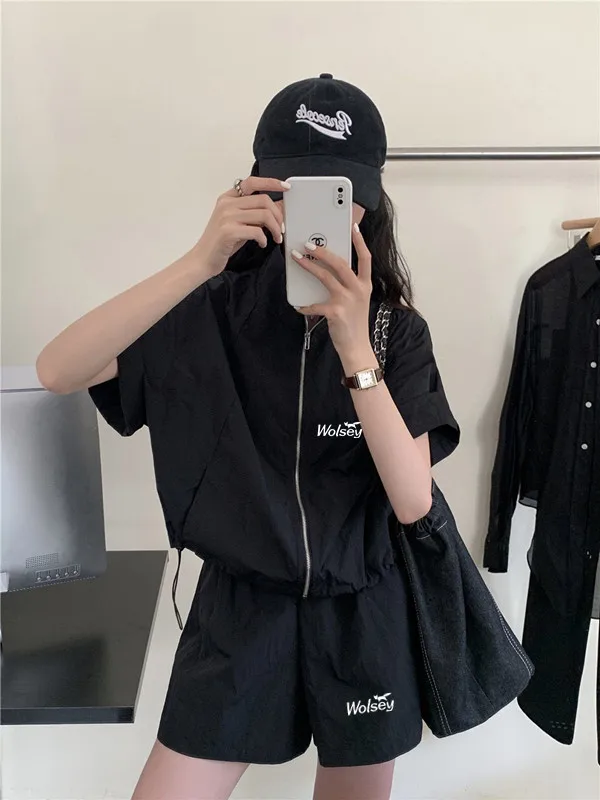 한국 명품의류Korean version of women's clothing 2024 sun protection casual cardigan women's shorts jacket high waisted two-piece set
한국 명품의류Korean version of women's clothing 2024 sun protection casual cardigan women's shorts jacket high waisted two-piece set