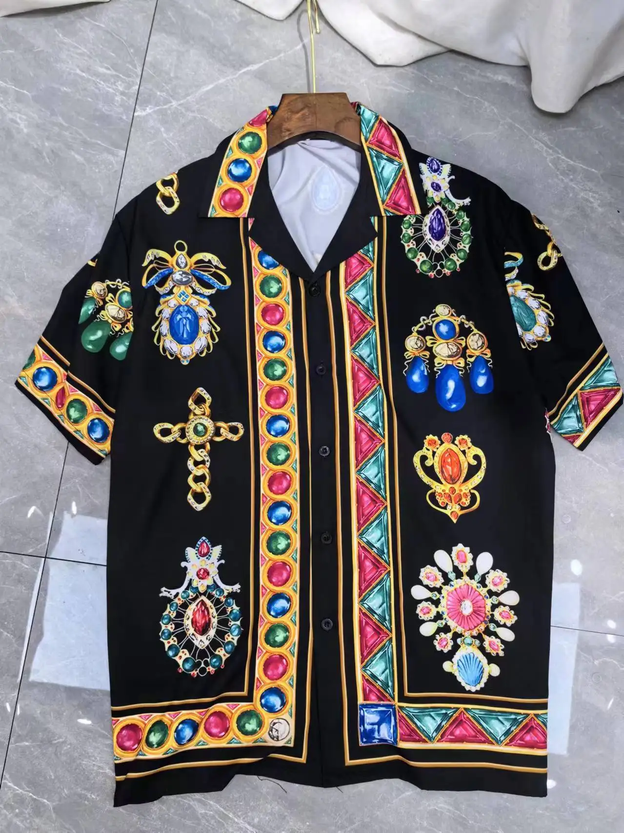 Модные мужские рубашки qa0575 2024, подиумная роскошная мужская одежда в европейском стиле
Модные мужские рубашки qa0575 2024, подиумная роскошная мужская одежда в европейском стиле