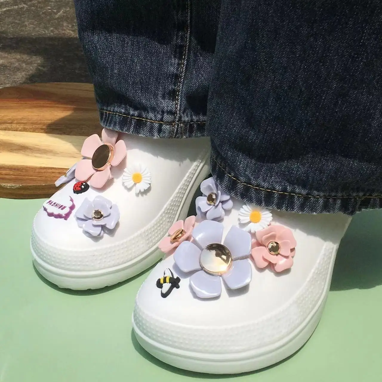 Shoe flower Designer DIY Shiny Bling Shoes Decaration for hole Charms Kids Boys Women Girls Gifts
Shoe flower Designer DIY Shiny Bling Shoes Decaration for hole Charms Kids Boys Women Girls Gifts