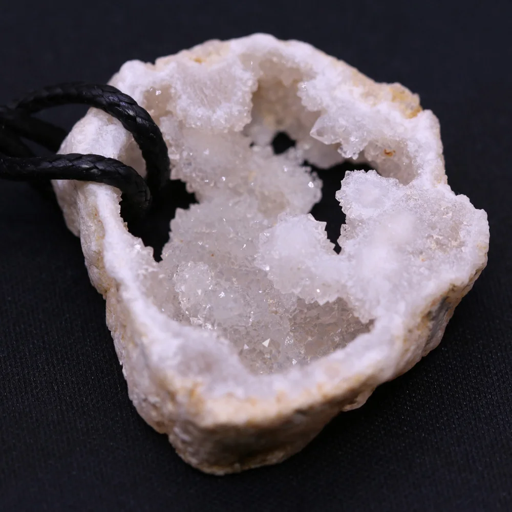 Natural Agate Geode Raw Crystal Mineral Slice Stone Specimen DIY Necklaces Raw Crystal Jewelry Reiki Healing Crystals Home Decor
Natural Agate Geode Raw Crystal Mineral Slice Stone Specimen DIY Necklaces Raw Crystal Jewelry Reiki Healing Crystals Home Decor