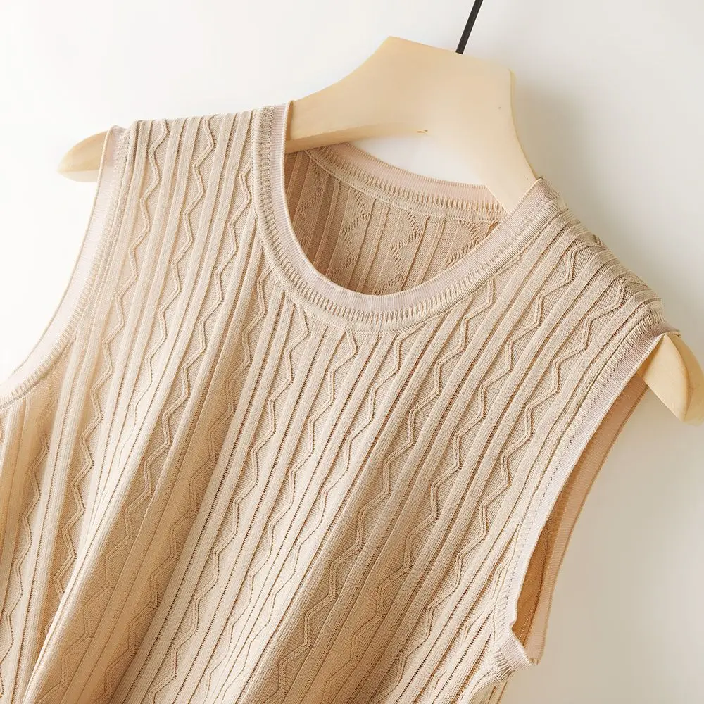 2024 Women Summer New Ice Silk Suspender Vest Top Female Knitwear Sleeveless Top Ladies Fashion Solid Color Tanks Tops H49
2024 Women Summer New Ice Silk Suspender Vest Top Female Knitwear Sleeveless Top Ladies Fashion Solid Color Tanks Tops H49