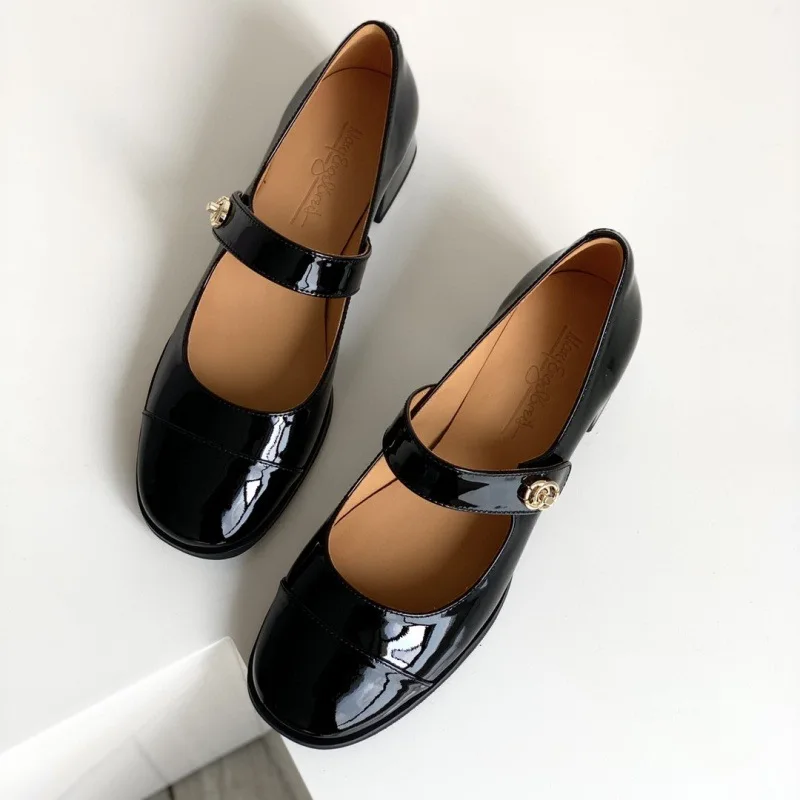 2024 new vintage color matching mid-heel leather buckle chunky heel Mary Jane commuter round toe shoestring woman
2024 new vintage color matching mid-heel leather buckle chunky heel Mary Jane commuter round toe shoestring woman