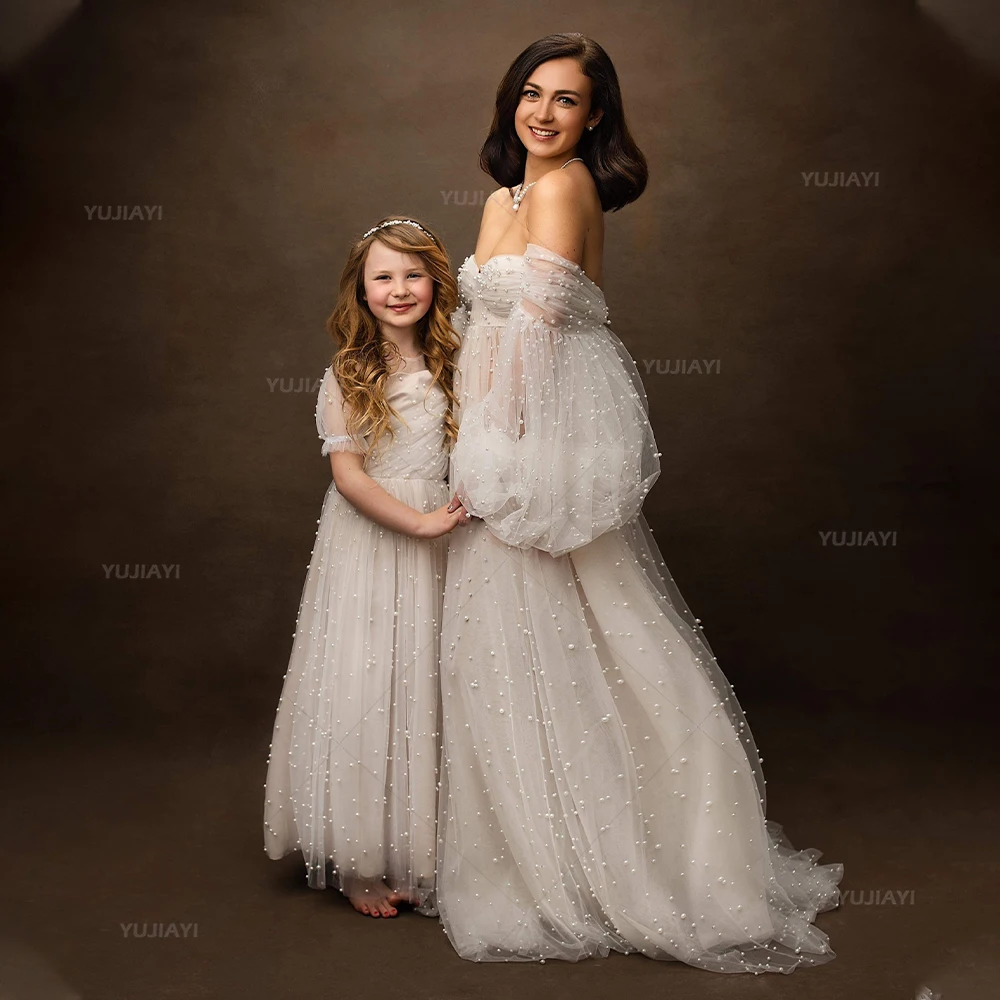 Платье женское длинное из тюля с жемчужинами, открытыми плечами
Платье женское длинное из тюля с жемчужинами, открытыми плечами