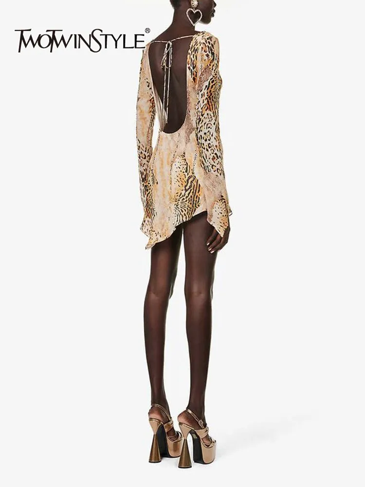 TWOTWINSTYLE Leopard Backless Dresses For Women Round Neck Long Sleeve High Waist Spliced Lace Up Irregular Hem Dress Female New
TWOTWINSTYLE Leopard Backless Dresses For Women Round Neck Long Sleeve High Waist Spliced Lace Up Irregular Hem Dress Female New