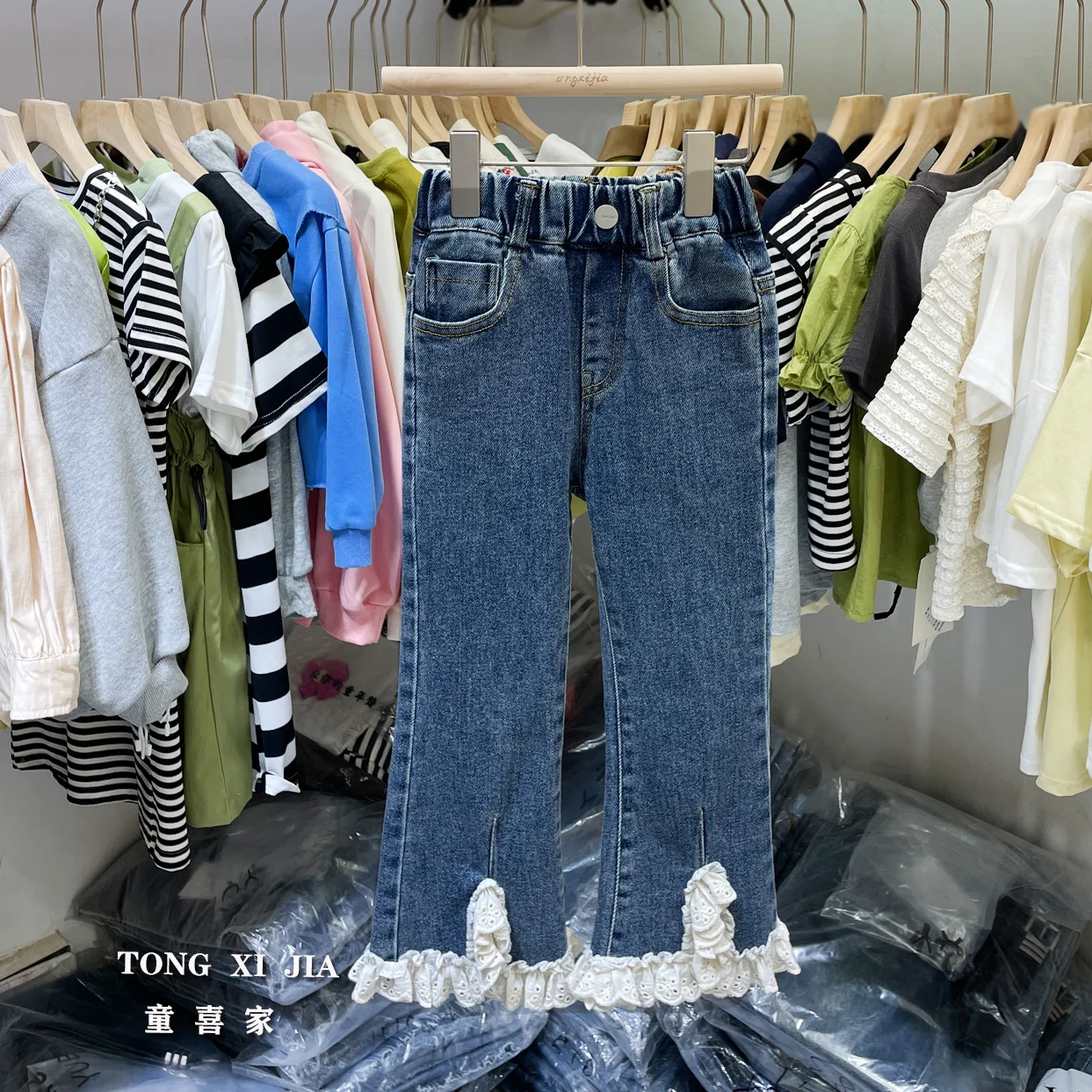 Girls' Jeans 2023 Spring and Autumn New Children's Clothing Baby Elastic Lace Edge Slim-Fitting Cool Bell-Bottom Pants Trousers
Girls' Jeans 2023 Spring and Autumn New Children's Clothing Baby Elastic Lace Edge Slim-Fitting Cool Bell-Bottom Pants Trousers