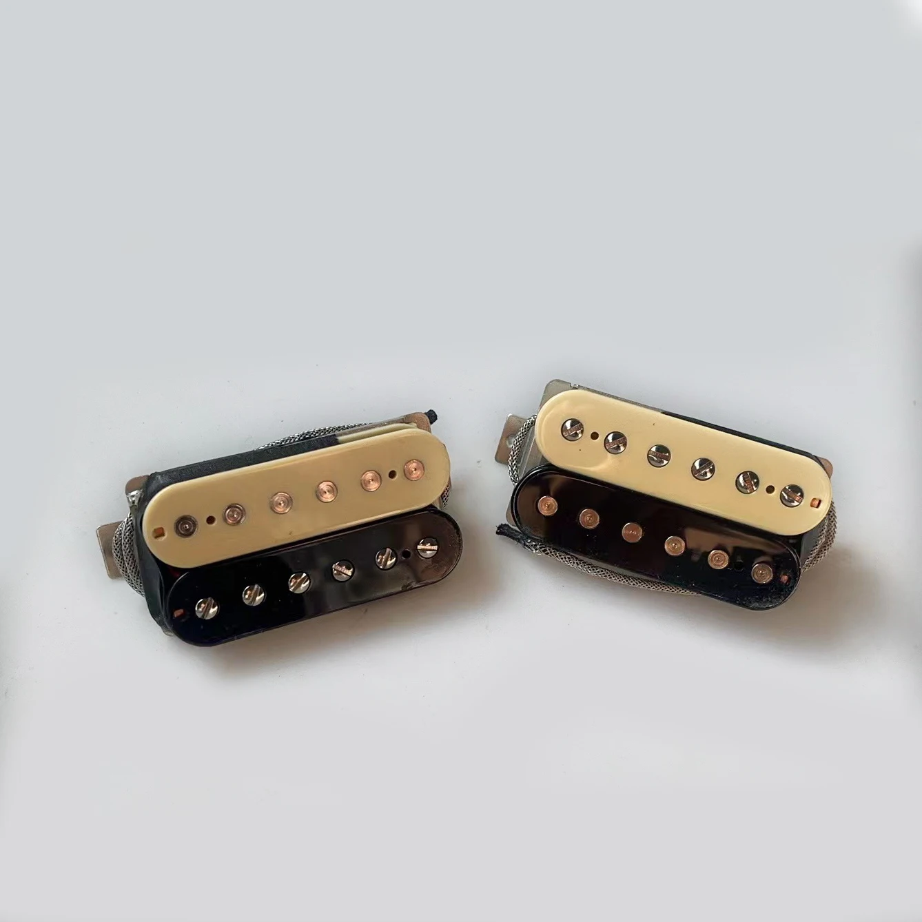 Guitar Pickups Slash Humbucker Pickup Set APH-2s Alnico 2 Pro Electric Guitar Pickups
Guitar Pickups Slash Humbucker Pickup Set APH-2s Alnico 2 Pro Electric Guitar Pickups