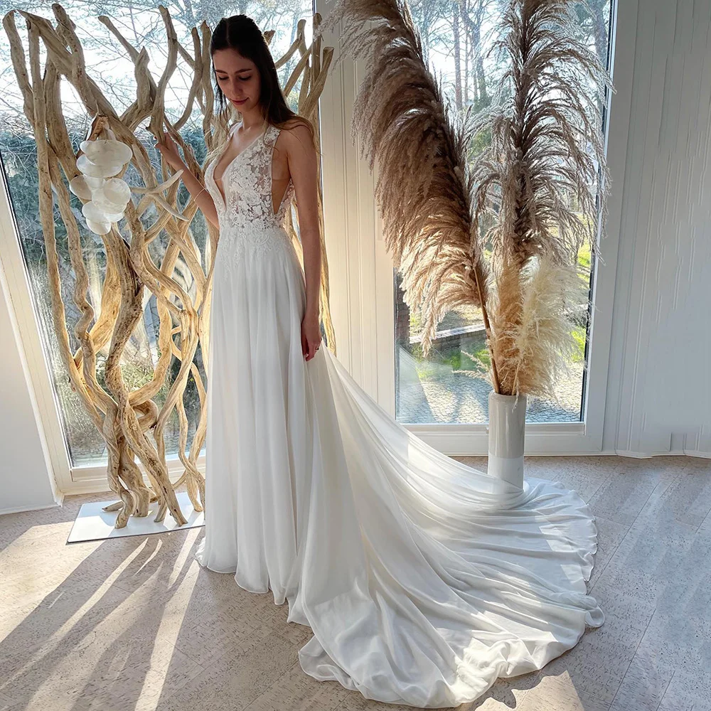 Sexy V-neck Boho Chiffon Wedding Dresses with Court Train Illusion Bodice Backless Bridal Gowns 2023 Bohemian Bride Dresses
Sexy V-neck Boho Chiffon Wedding Dresses with Court Train Illusion Bodice Backless Bridal Gowns 2023 Bohemian Bride Dresses