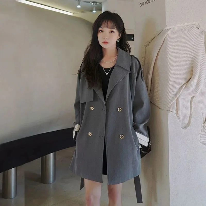 Spring Autumn Korean Women Short Trench Coat Gray Black With Belt Female Suit Collar Double-breasted Casual Windbreaker Outwear
Spring Autumn Korean Women Short Trench Coat Gray Black With Belt Female Suit Collar Double-breasted Casual Windbreaker Outwear