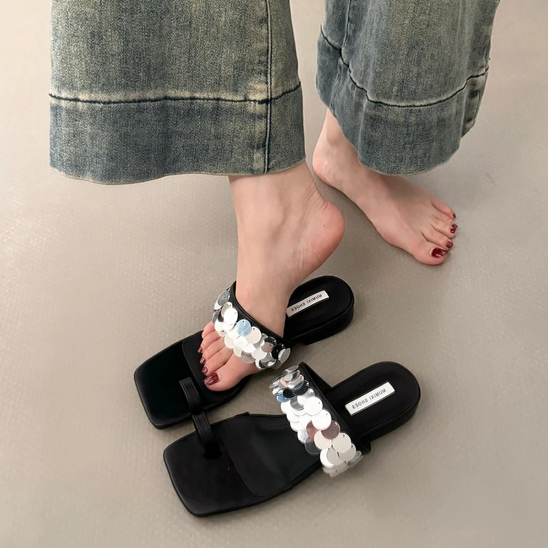 Женские шлепанцы на плоской подошве, серебристые туфли без застежки, с клипсой, на лето, 2024
Женские шлепанцы на плоской подошве, серебристые туфли без застежки, с клипсой, на лето, 2024