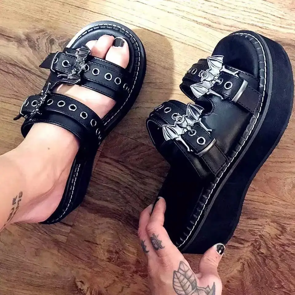 2024 Summer New Gothic Bat Thick Bottom Punk Style Hot Girl Height Increasing Sandals for Women
2024 Summer New Gothic Bat Thick Bottom Punk Style Hot Girl Height Increasing Sandals for Women