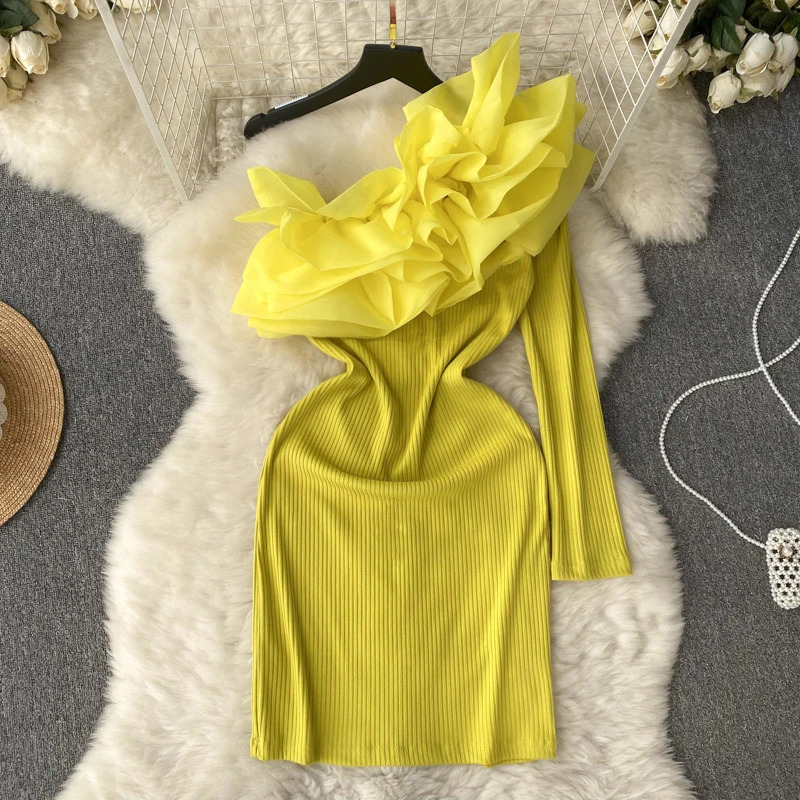 Summer Women Hepburn Style Pleated Knitted Skirt Design Three-dimensional Mesh Irregular Off Shoulder Buttocks Wrapped Dress
Summer Women Hepburn Style Pleated Knitted Skirt Design Three-dimensional Mesh Irregular Off Shoulder Buttocks Wrapped Dress
