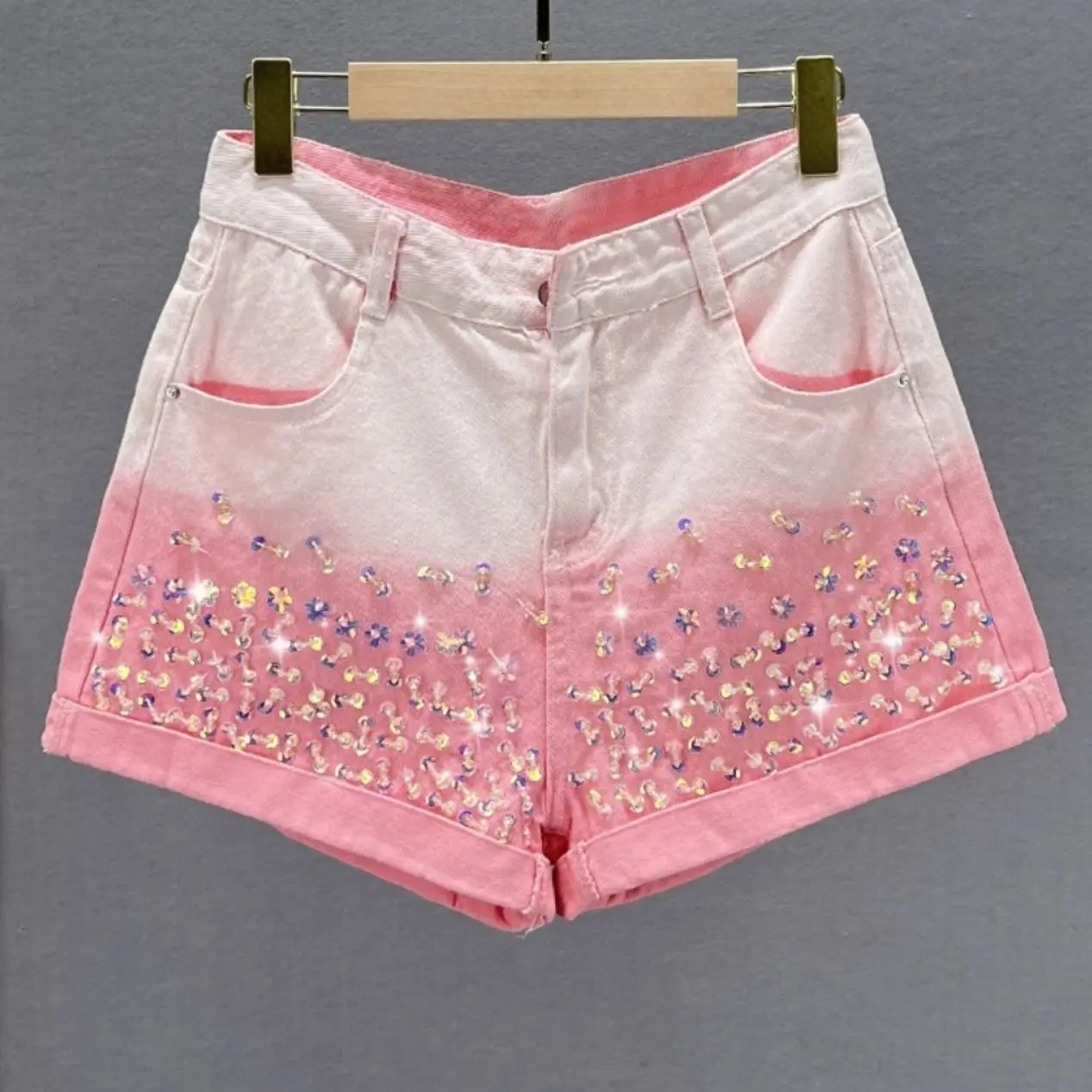 High Street Sequined Pink Denim Shorts Women 2023 New Summer High Waist Loose Slim Fit Cuffed Jeans Shorts Hot Pants
High Street Sequined Pink Denim Shorts Women 2023 New Summer High Waist Loose Slim Fit Cuffed Jeans Shorts Hot Pants