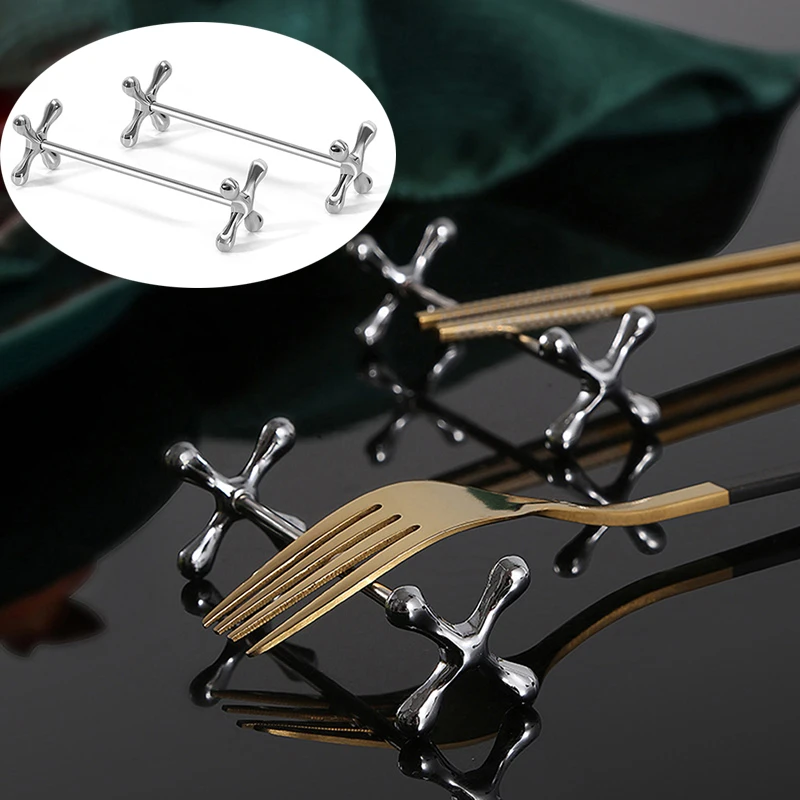 1PC Metal Plum Shape Chopstick Pillow Stainless Steel Chopsticks Rack Dining Table Chopsticks Holders Restaurant Cutlery Rests
1PC Metal Plum Shape Chopstick Pillow Stainless Steel Chopsticks Rack Dining Table Chopsticks Holders Restaurant Cutlery Rests