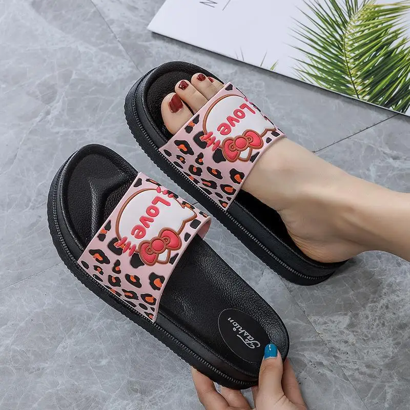 Летние Симпатичные Мультяшные тапочки Sanrio Hello Kitty, женские Мягкие Шлепанцы на толстой подошве
Летние Симпатичные Мультяшные тапочки Sanrio Hello Kitty, женские Мягкие Шлепанцы на толстой подошве