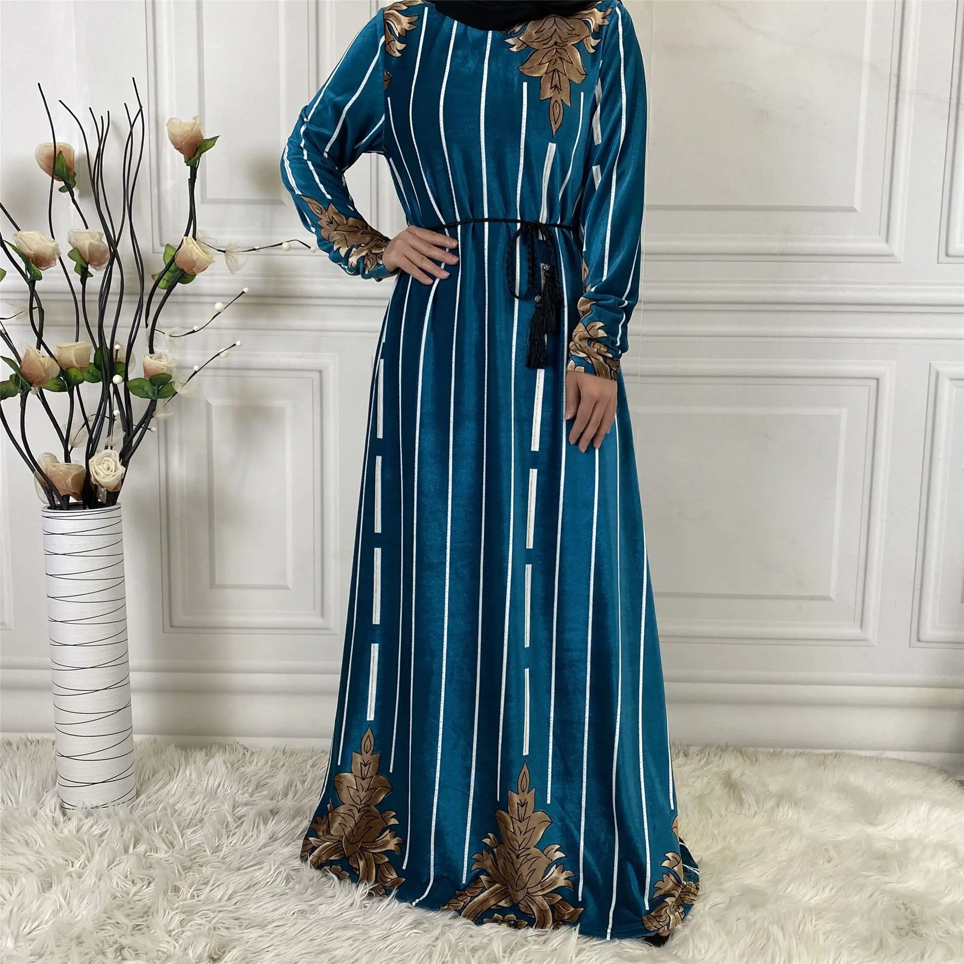 Middle East Fashion Women's Autumn Winter High Quality Gold Velvet Print Long Sleeve Dress muslim maxi dresses for women
Middle East Fashion Women's Autumn Winter High Quality Gold Velvet Print Long Sleeve Dress muslim maxi dresses for women