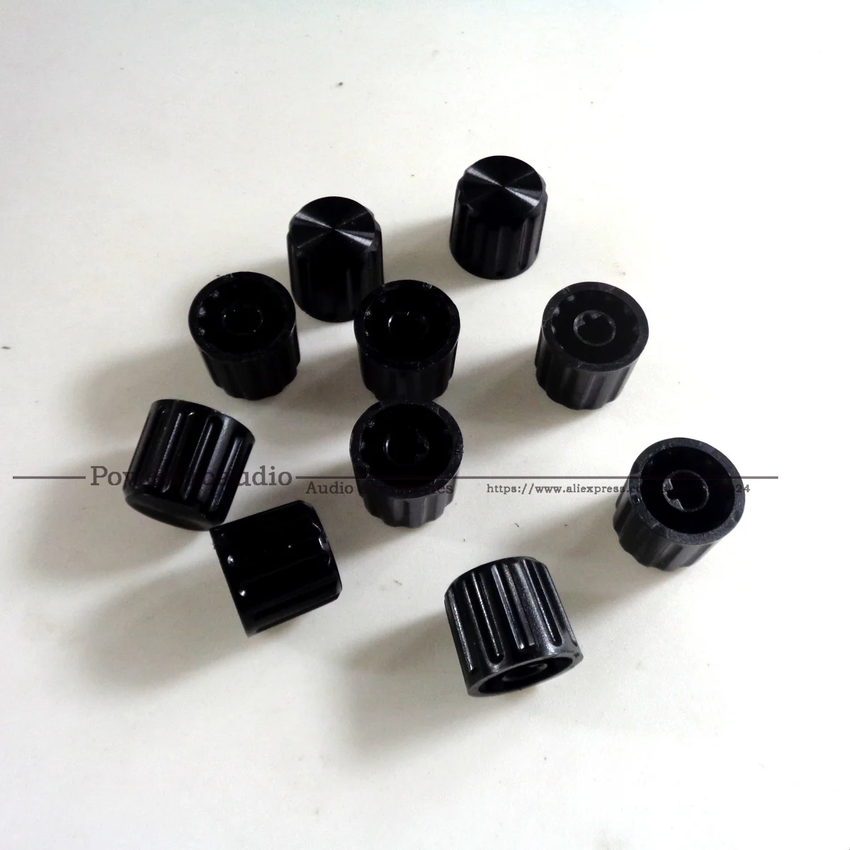 10PCS New Wireless Microphone Cover Battery Screw On Cap Cup Back Cover For Shure PGX24 SLX24 PG58 SM58 BETA58 Handheld
10PCS New Wireless Microphone Cover Battery Screw On Cap Cup Back Cover For Shure PGX24 SLX24 PG58 SM58 BETA58 Handheld