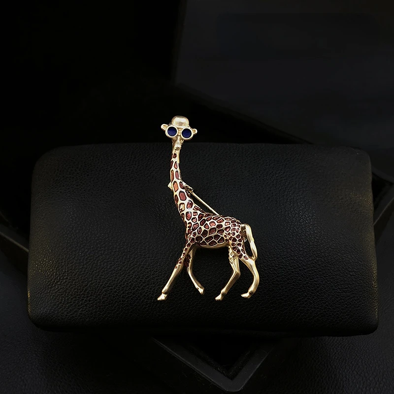 Elegant Playful Giraffe Brooch Exquisite High-End Pin Cute Sweater Coat Corsage Accessories For Women Suit Animal Pins Jewelry
Elegant Playful Giraffe Brooch Exquisite High-End Pin Cute Sweater Coat Corsage Accessories For Women Suit Animal Pins Jewelry