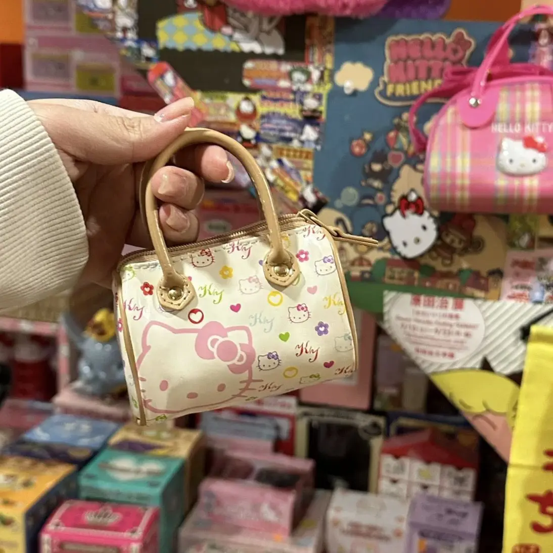 Sanrio Hello Kitty Cartoon Mini Handbag Cute Printing Cosmetics Storage Bag Pu Coin Purse Girl Sweet Decorate Gifts for Friends
Sanrio Hello Kitty Cartoon Mini Handbag Cute Printing Cosmetics Storage Bag Pu Coin Purse Girl Sweet Decorate Gifts for Friends