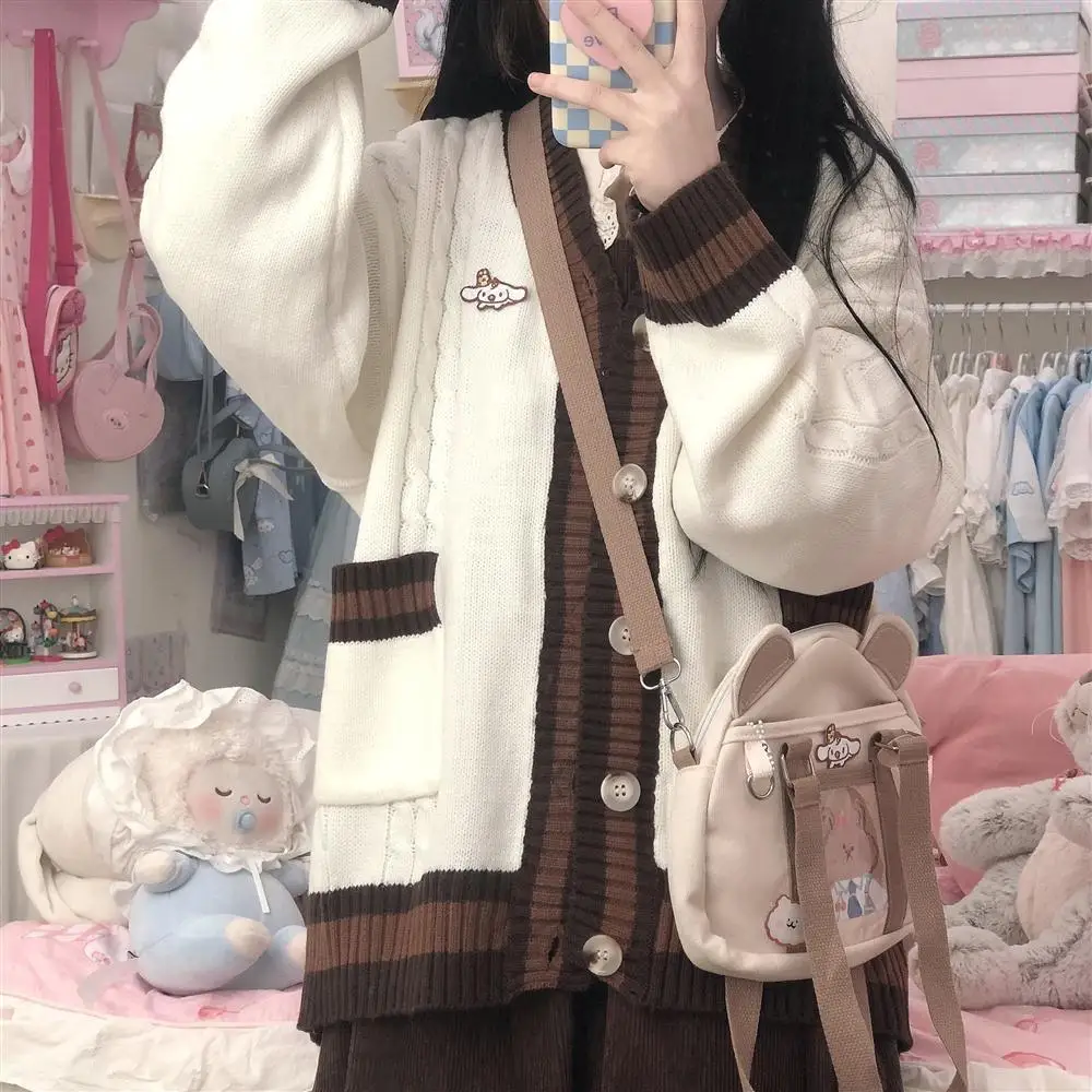 Новый милый свитер Sanrio Cinnamoroll, Универсальный милый мягкий кардиган с аниме, Свободное пальто, Мягкий Топ, женская одежда, рождественский подарок для девушек
Новый милый свитер Sanrio Cinnamoroll, Универсальный милый мягкий кардиган с аниме, Свободное пальто, Мягкий Топ, женская одежда, рождественский подарок для девушек