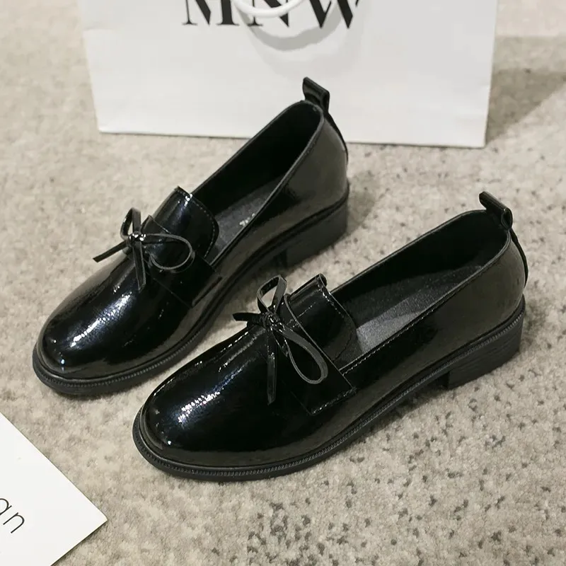 

Lady Concise Oxford Mules Shoes Women Retro Designer Bowknot Goth Black Flats Platform Wedges Slip On Patent Leather Loafers