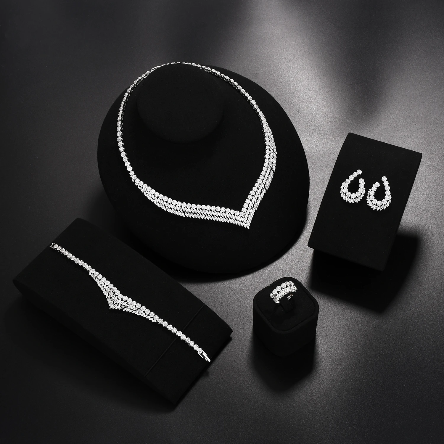 Wedding Party Luxury 4-piece Set of Cubic Zircon Wedding Necklace Jewelry Set Luxury Engagement Jewelry Design
Wedding Party Luxury 4-piece Set of Cubic Zircon Wedding Necklace Jewelry Set Luxury Engagement Jewelry Design