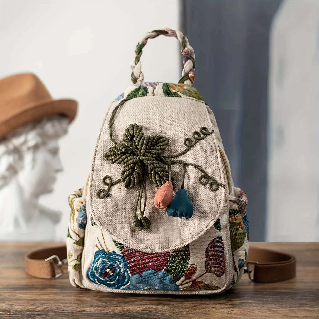 Bohemian Floral Backpack for Women Vintage Style Durable Fabric Zippered Casual Boho Daypack with Polyester Lining for Holiday
Bohemian Floral Backpack for Women Vintage Style Durable Fabric Zippered Casual Boho Daypack with Polyester Lining for Holiday