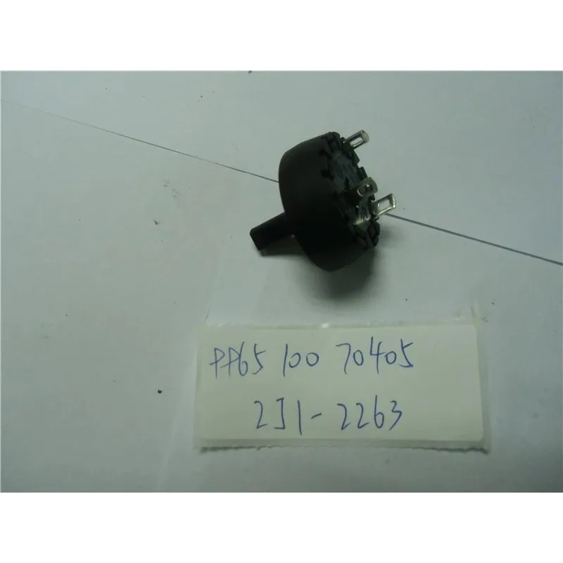 Applicable To Philips Juicer HR1882 1880 1883 1884 Potentiometer Switch Accessories
Applicable To Philips Juicer HR1882 1880 1883 1884 Potentiometer Switch Accessories