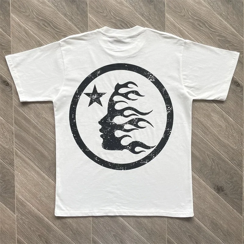 24ss White Hell Star Classics T Shirt Men Women 1:1 Best Quality Casual Pure Cotton Logo Graphic T Shirts
24ss White Hell Star Classics T Shirt Men Women 1:1 Best Quality Casual Pure Cotton Logo Graphic T Shirts