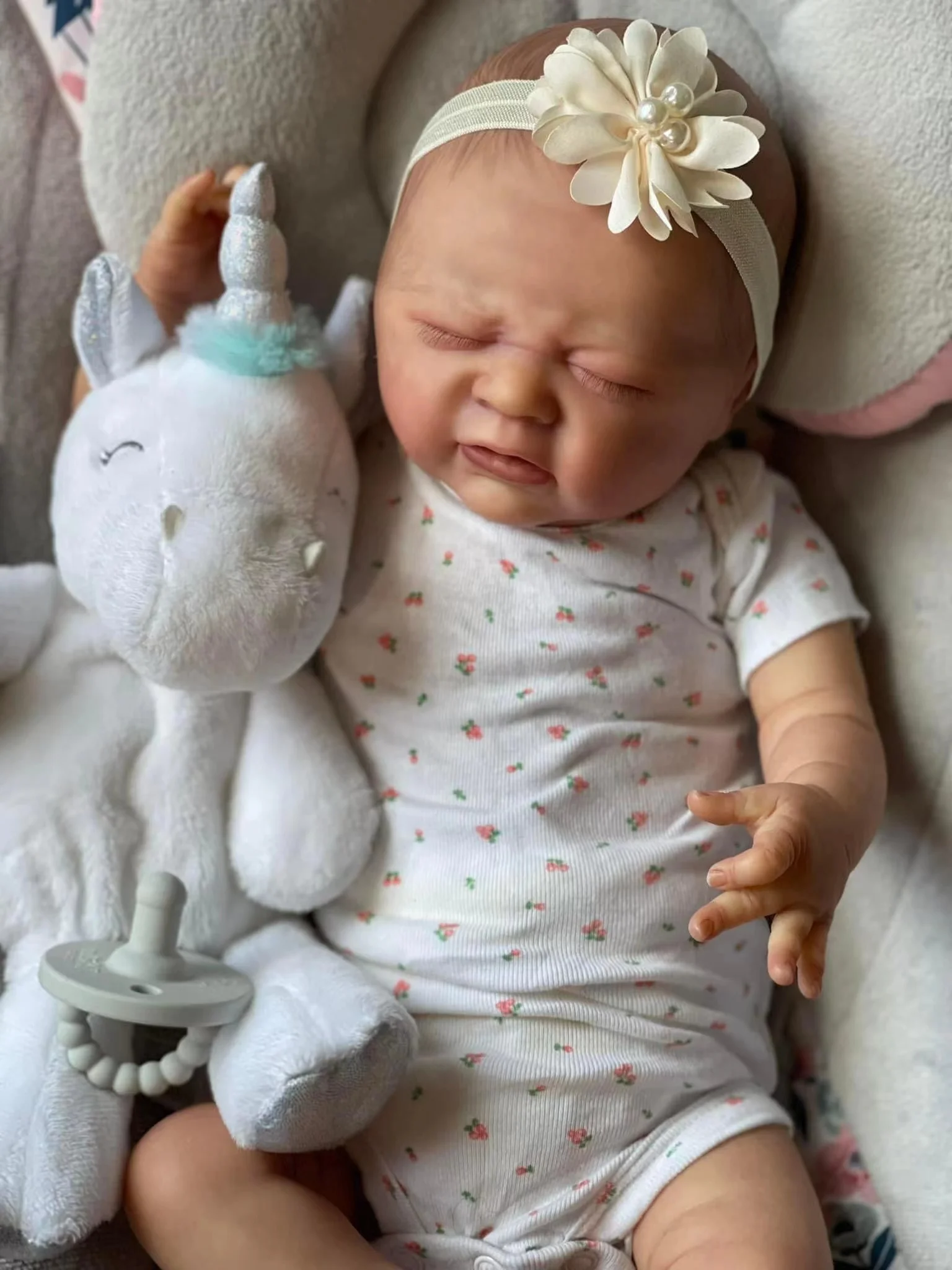 45cm NewBorn Doll Reborn Odessa Lifelike 3D Painted Skin with Veins Multiple Layers Collectible Art Doll Gifts for Children
45cm NewBorn Doll Reborn Odessa Lifelike 3D Painted Skin with Veins Multiple Layers Collectible Art Doll Gifts for Children