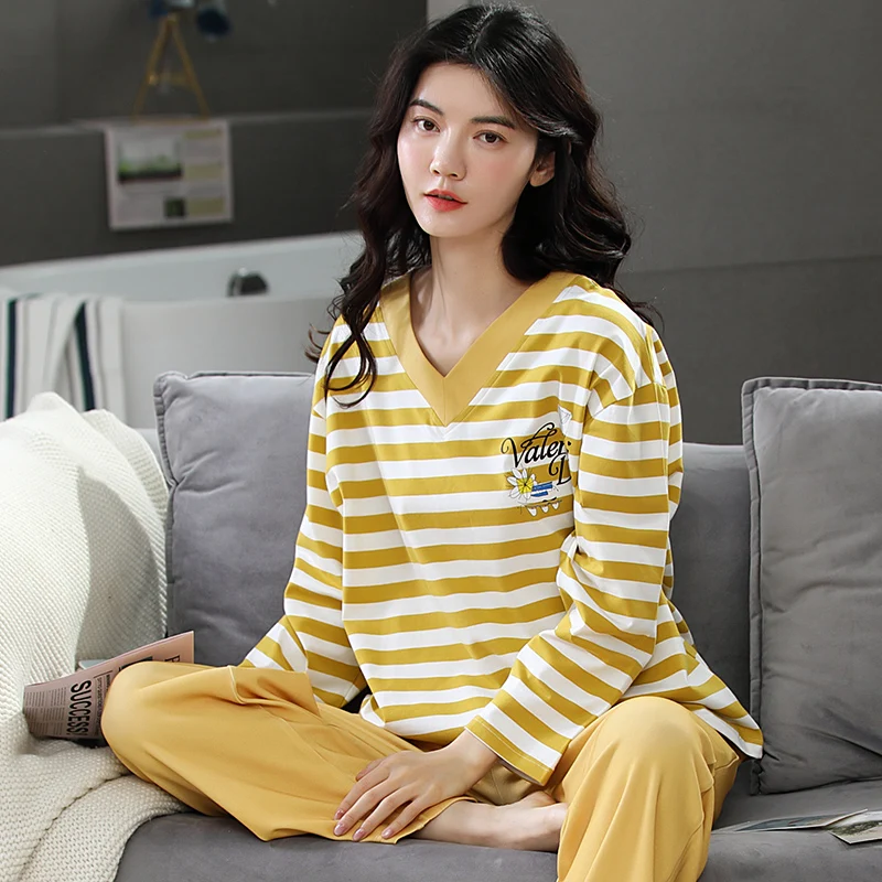 Новейший женский пижамный комплект из 100% хлопка, сексуальный весенне-осенний полосатый домашний подарок XXXL для девушек
Новейший женский пижамный комплект из 100% хлопка, сексуальный весенне-осенний полосатый домашний подарок XXXL для девушек