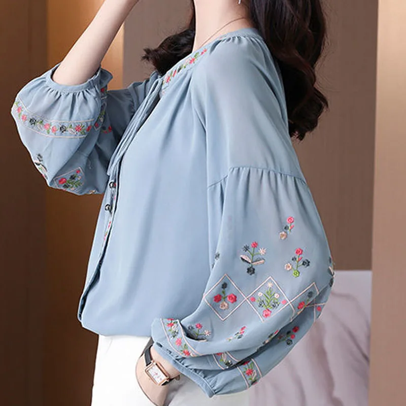 Shirt Women's Long Sleeve 2022 Spring New Retro Embroidery Top Bow Loose V-Neck Casual Ladies Tops Clothing 3XL Clothing 2770
Shirt Women's Long Sleeve 2022 Spring New Retro Embroidery Top Bow Loose V-Neck Casual Ladies Tops Clothing 3XL Clothing 2770