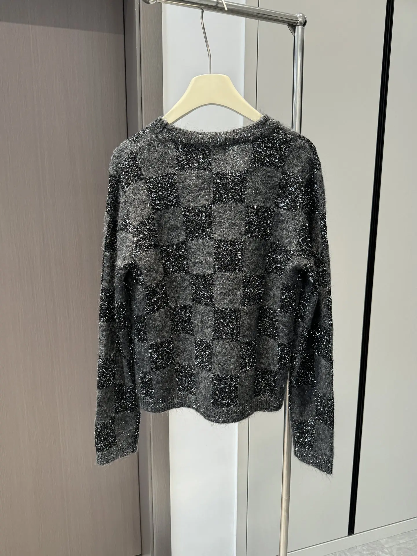 2023 Women's Clothing sequined mohair knitted cardigan Autumn Winter New 1.2301
2023 Women's Clothing sequined mohair knitted cardigan Autumn Winter New 1.2301