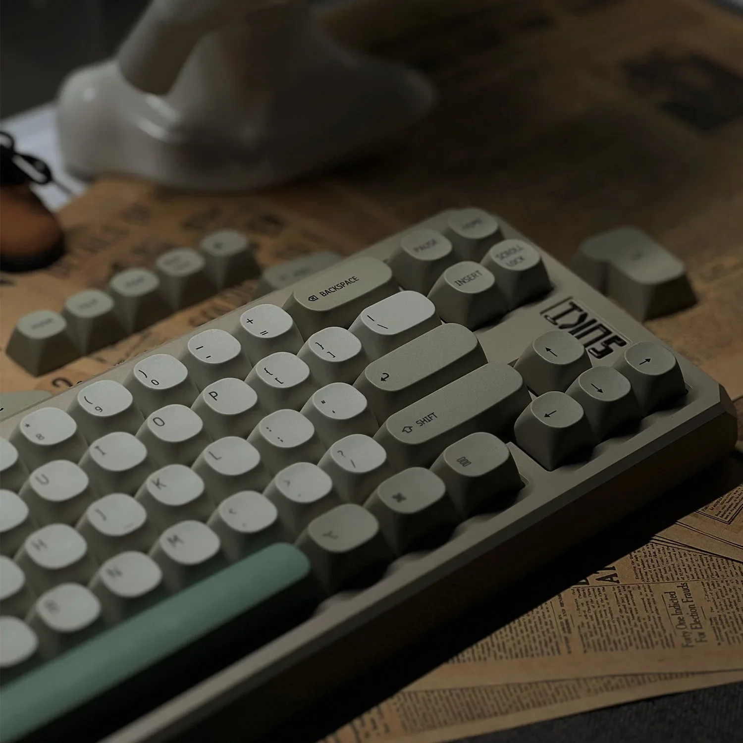 Gray Keycaps Minimalist Retro Style Mechanical Keyboard Keycaps PBT Sublimation MA Profile
Gray Keycaps Minimalist Retro Style Mechanical Keyboard Keycaps PBT Sublimation MA Profile