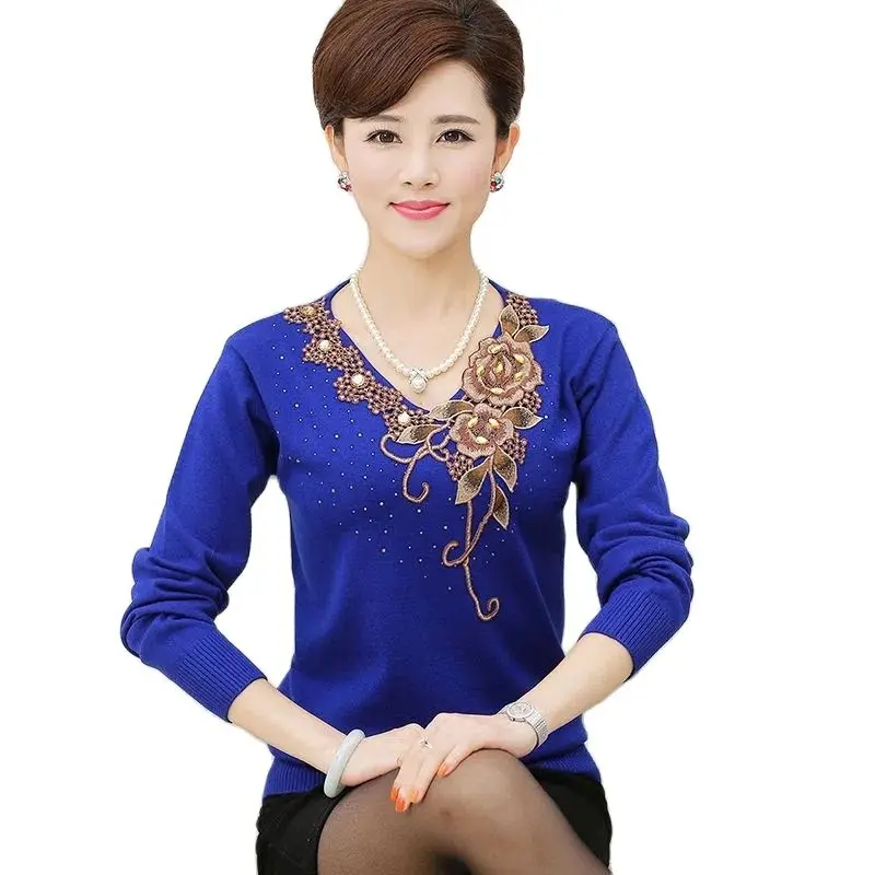 Middle-aged Mother Knitted Sweater New Long Sleeve V-Neck Pullover Women Elegant Diamond Beading Sweater Loose Jumper Femme
Middle-aged Mother Knitted Sweater New Long Sleeve V-Neck Pullover Women Elegant Diamond Beading Sweater Loose Jumper Femme
