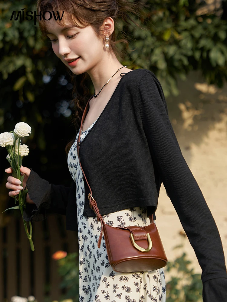 MISHOW V-neck Knitted Cardigan Summer 2024 Black Long Sleeve Sun Protection Cover Up Single Breasted Flare Sleeve Top MXD22Z0483
MISHOW V-neck Knitted Cardigan Summer 2024 Black Long Sleeve Sun Protection Cover Up Single Breasted Flare Sleeve Top MXD22Z0483