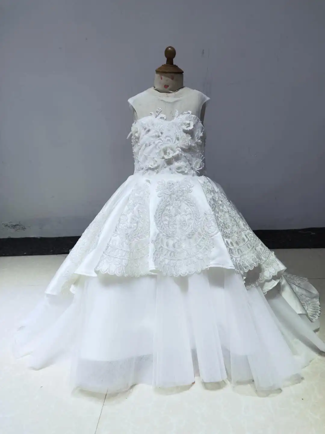 Романтическое пышное платье для маленьких девочек, детские вечерние бальные платья с открытыми плечами, платье для девочек, белое платье для первого причастия
Романтическое пышное платье для маленьких девочек, детские вечерние бальные платья с открытыми плечами, платье для девочек, белое платье для первого причастия