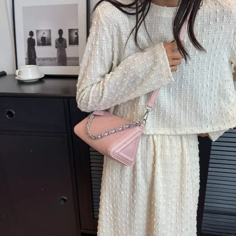 

2023 NewFashionWomen's Bag, High-end Pebbled Armpit Chain Triangle Bag, Exquisite and Simple Diagonal Cross-bodySmall Square Bag