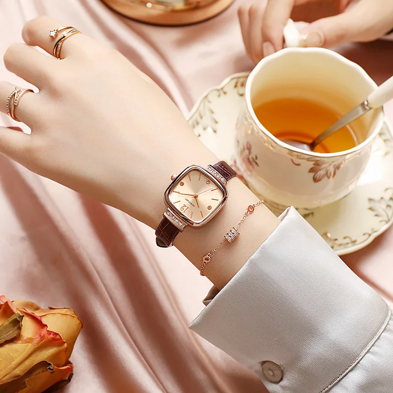 Women's Vintage Mechanical Pointer Quartz Wristwatches Luxury Diamond Inlaid Fashion Square Leather Watch Timer Business Watches
Women's Vintage Mechanical Pointer Quartz Wristwatches Luxury Diamond Inlaid Fashion Square Leather Watch Timer Business Watches