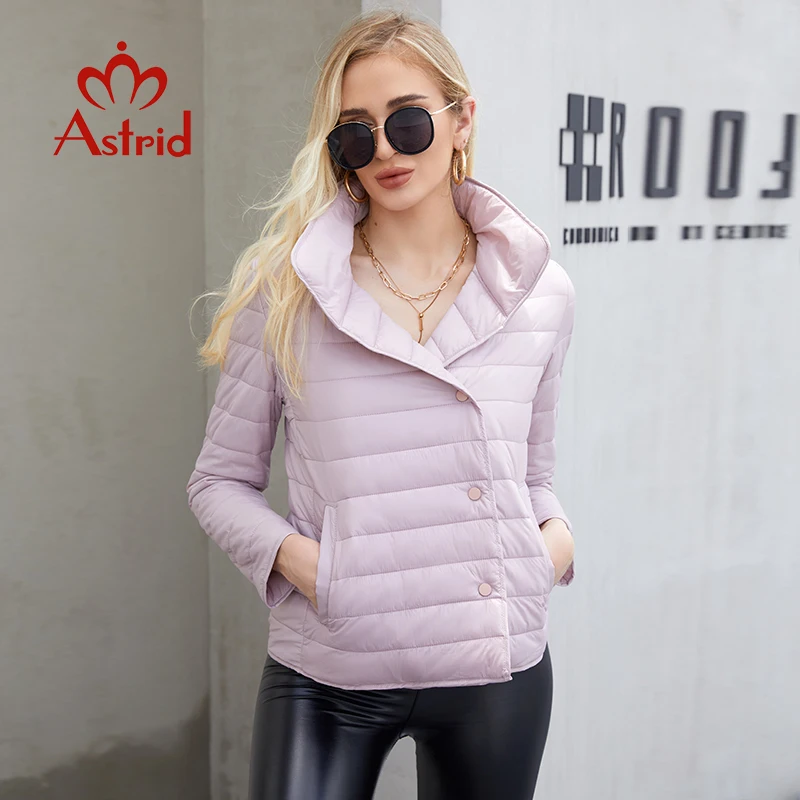 Astrid 2022, весенние женские парки, модные стеганые пальто, женские элегантные куртки на пуговицах с поясом и отложным воротником, женские ZM-28T89
Astrid 2022, весенние женские парки, модные стеганые пальто, женские элегантные куртки на пуговицах с поясом и отложным воротником, женские ZM-28T89