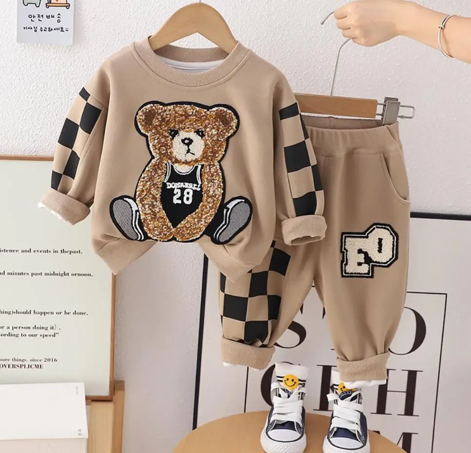 Spring Autumn Kids Tracksuits Designer Boys Cartoon Bear Long Sleeve Pullover Hoodies and pants Toddler Baby Clothes Boys Sets
Spring Autumn Kids Tracksuits Designer Boys Cartoon Bear Long Sleeve Pullover Hoodies and pants Toddler Baby Clothes Boys Sets