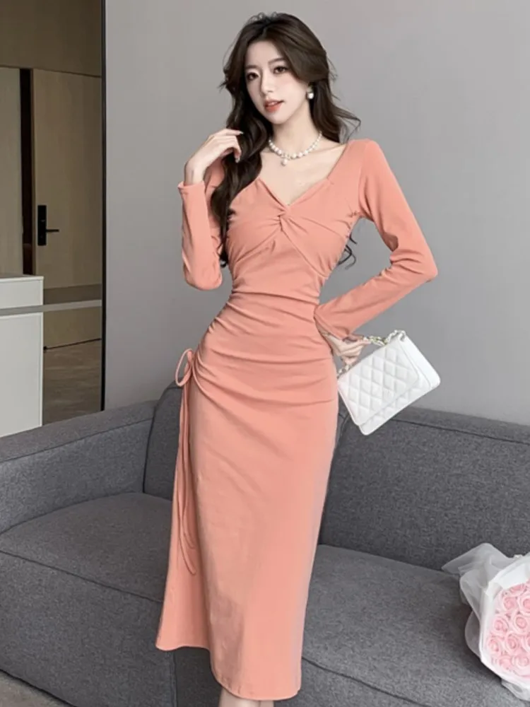 Women Autumn Long Sleeve Elegant Party Dress 2023 Fashion New Ruched Lady V-neck One Pieces Clothes Sexy Solid Vestidos Mujers 
Women Autumn Long Sleeve Elegant Party Dress 2023 Fashion New Ruched Lady V-neck One Pieces Clothes Sexy Solid Vestidos Mujers